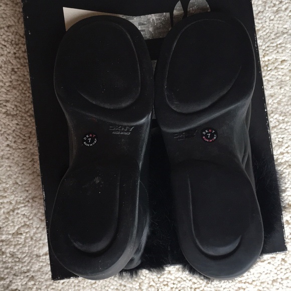 DKNY V-Neck Bootie.  Size 7 - Picture 5 of 8